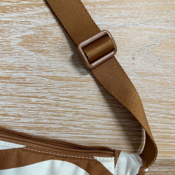 NWT UNIQLO x Marimekko Crossbody Round Mini Shoulder Bag - Khaki color - Picture 5 of 6